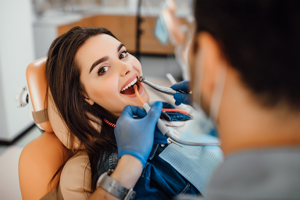 Clareamento Dental: Quando é Hora de Investir no Sorriso dos Seus